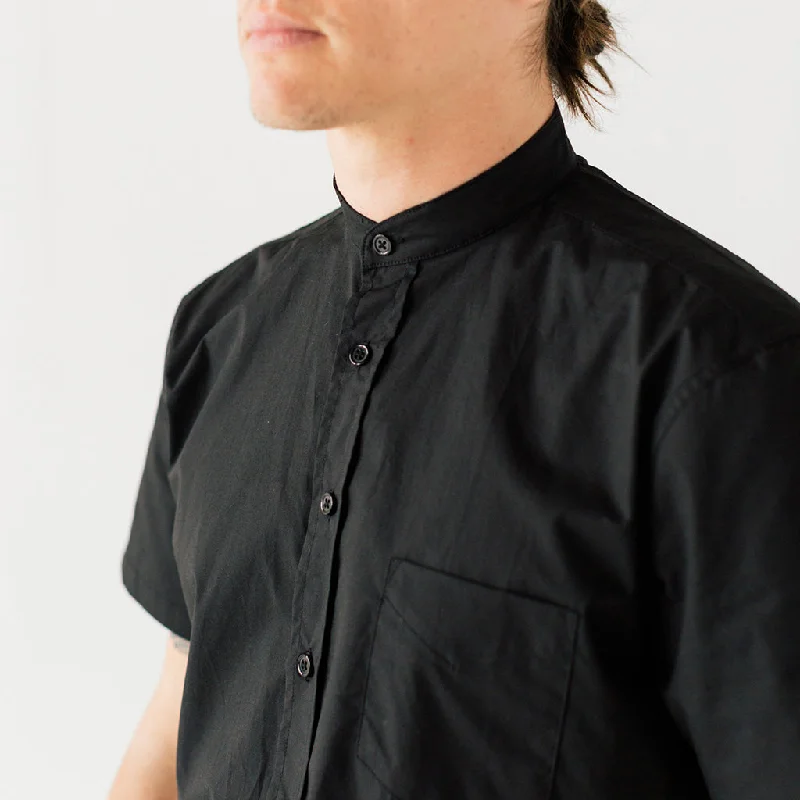 Men's Black Short Sleeve Banded Collar Service Shirt