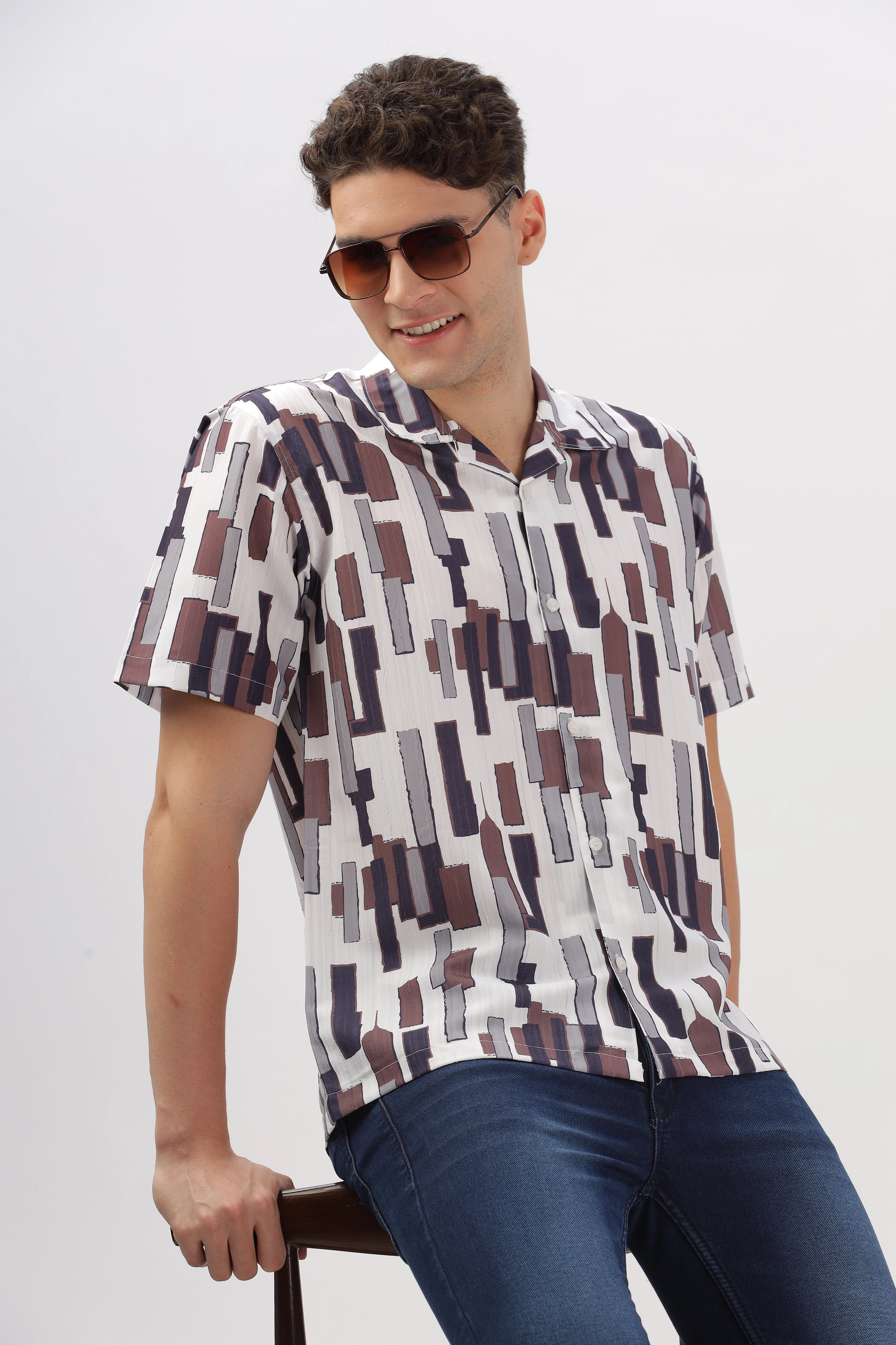 White and brown abstarct printed popcorn shirt